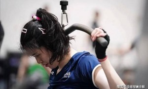 原创 
            李盈莹快马加鞭赶上世锦赛？球迷担忧成下一个朱婷，女排陷主攻荒