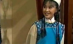 58岁刘嘉玲户外晨跑，穿紧身裤不遮臀部，网友：没一点老人样