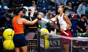 WTA罗马站：郑钦文2-0安德莱斯库晋级八强 将战萨巴伦卡