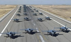 美国再度大砍F-35战机采购量并延迟接收，真被中国卡了脖子吗？