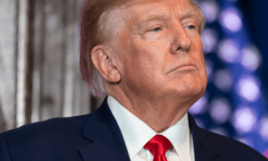 特朗普发出威胁，数万大军或将出兵乌克兰，中方会不会跟？外交部表态一锤定音