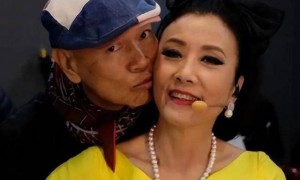 78岁路走不利索，还开演唱会！无儿女的她拼命赚钱，留给谁花?